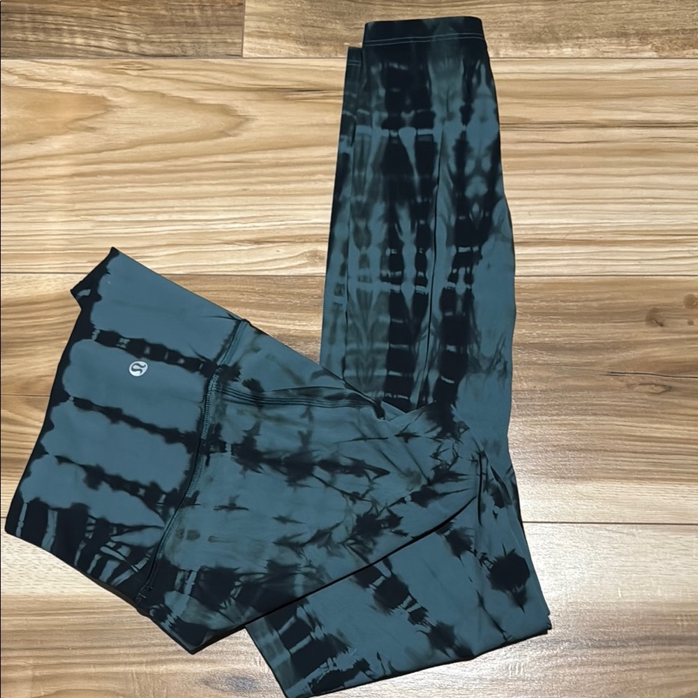 Lululemon Black and Green Tie-Dye Leggings